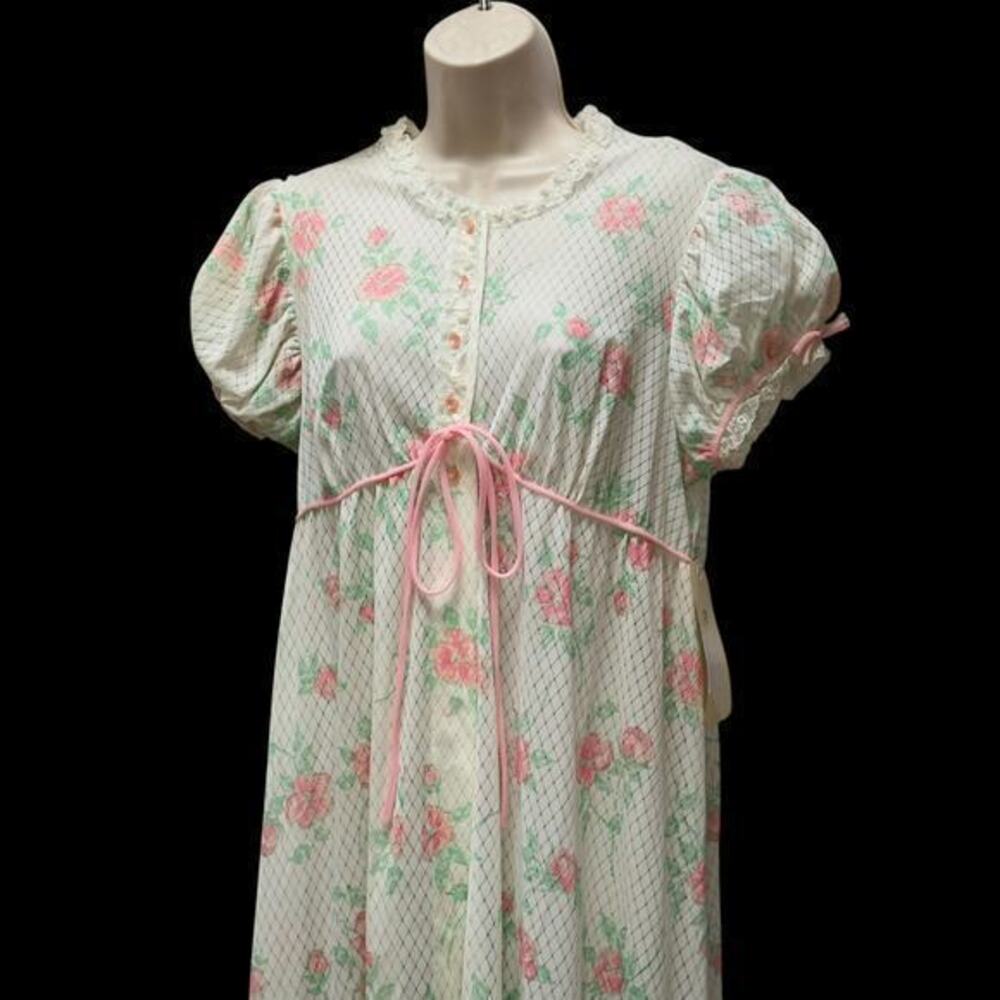 Vintage 1960s Penneys Gaymode Quilted Pink Rose Puff Sleeve Bridgerton Nightgown